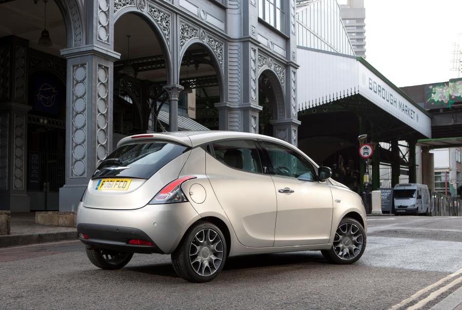  Chrysler Ypsilon 2011 года  (фото 32 из 50)